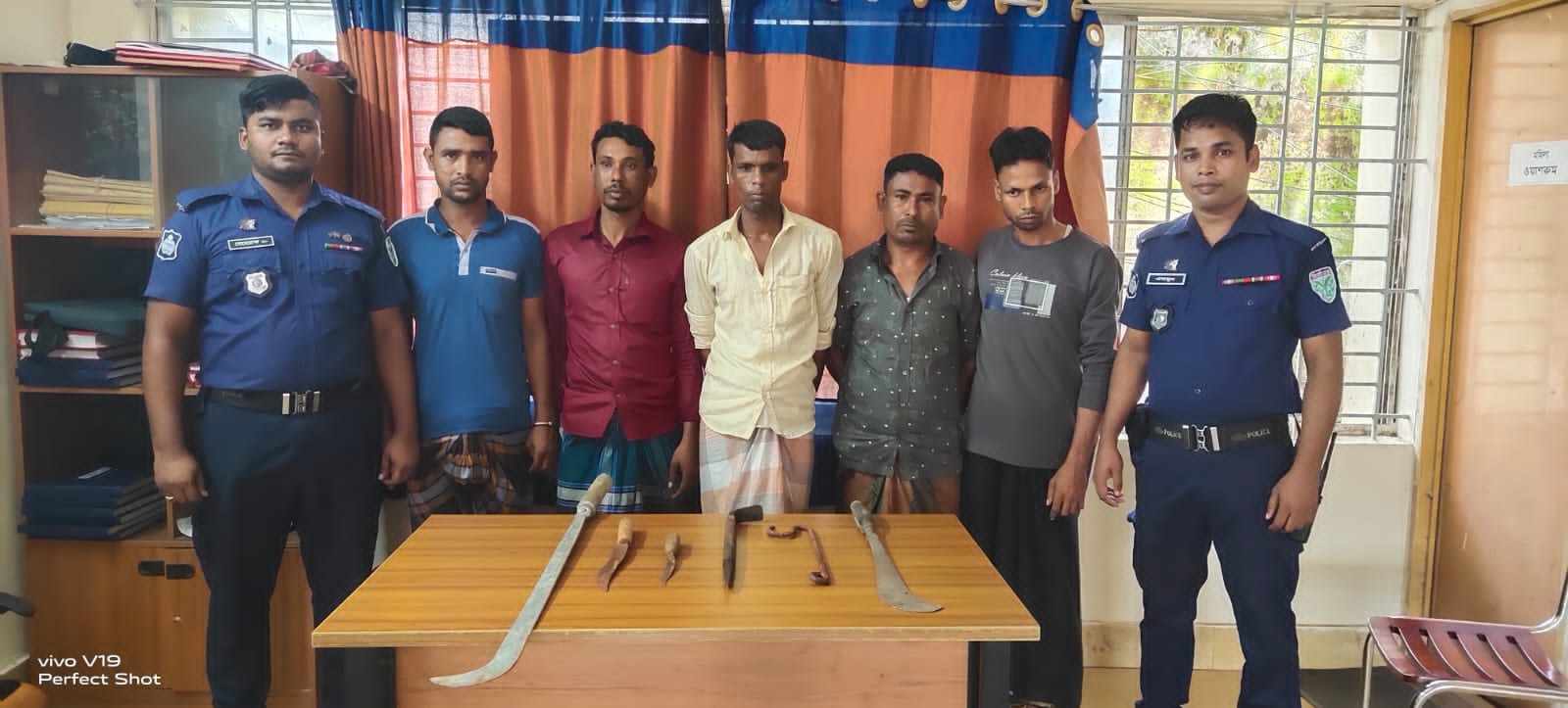 মাধবপুর মহাসড়কে ৬ ডাকাত গ্রেফতার