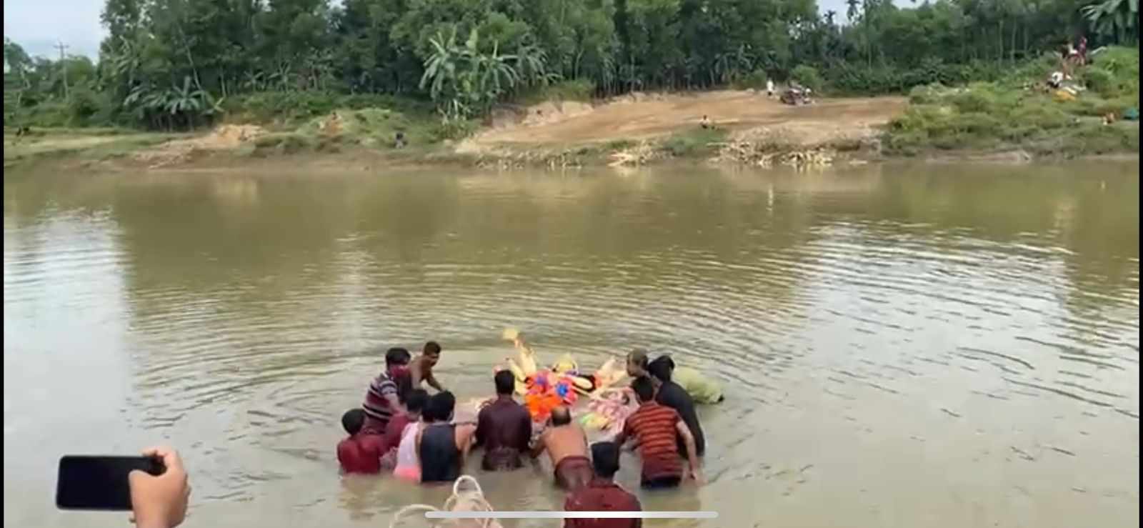 লাখাইয়ে দুর্গাপূজা শেষ হলো প্রতিমা বিসর্জনের মধ্য দিয়ে