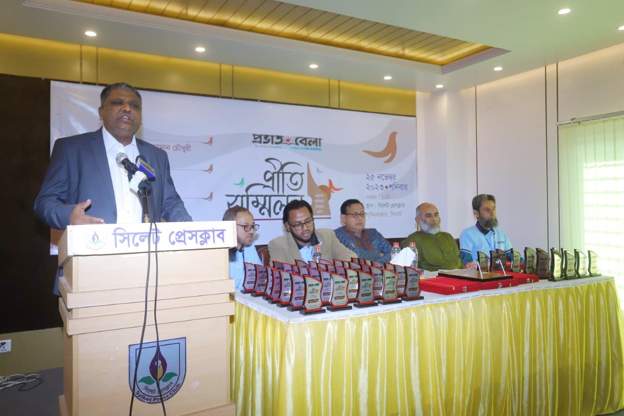 সাংবাদিকরা পেছনে থাকলে কাজ সহজ হয় – মেয়র আনোয়ারুজ্জামান