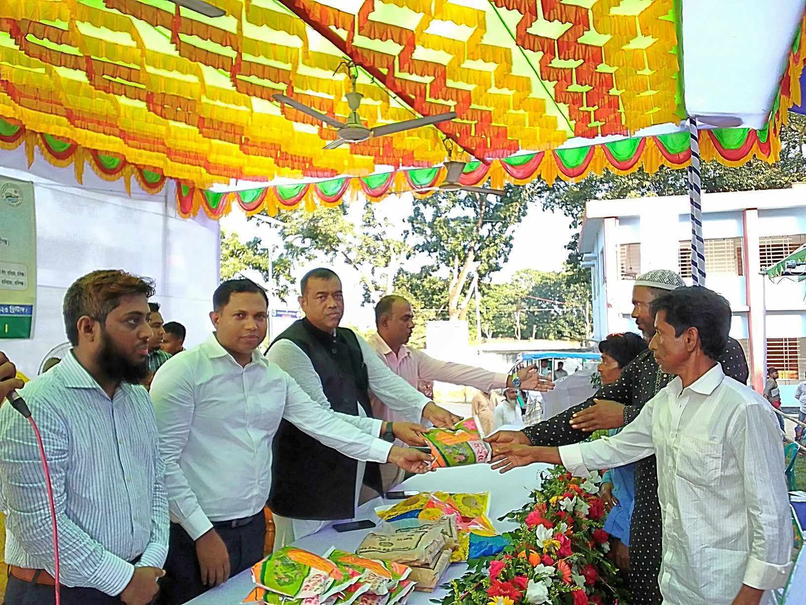 বানিয়াচংয়ে বিনামূল্যে সার ও বীজ বিতরণ