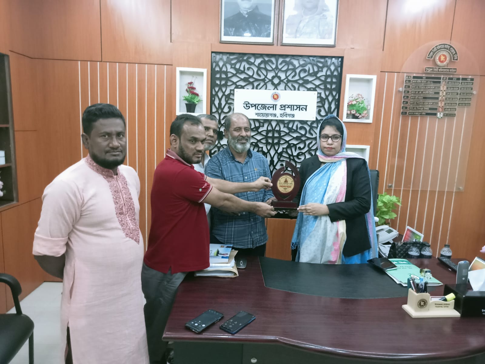 শায়েস্তাগঞ্জ ইউএনও কে অনলাইন প্রেস ক্লাবের সংবর্ধনা