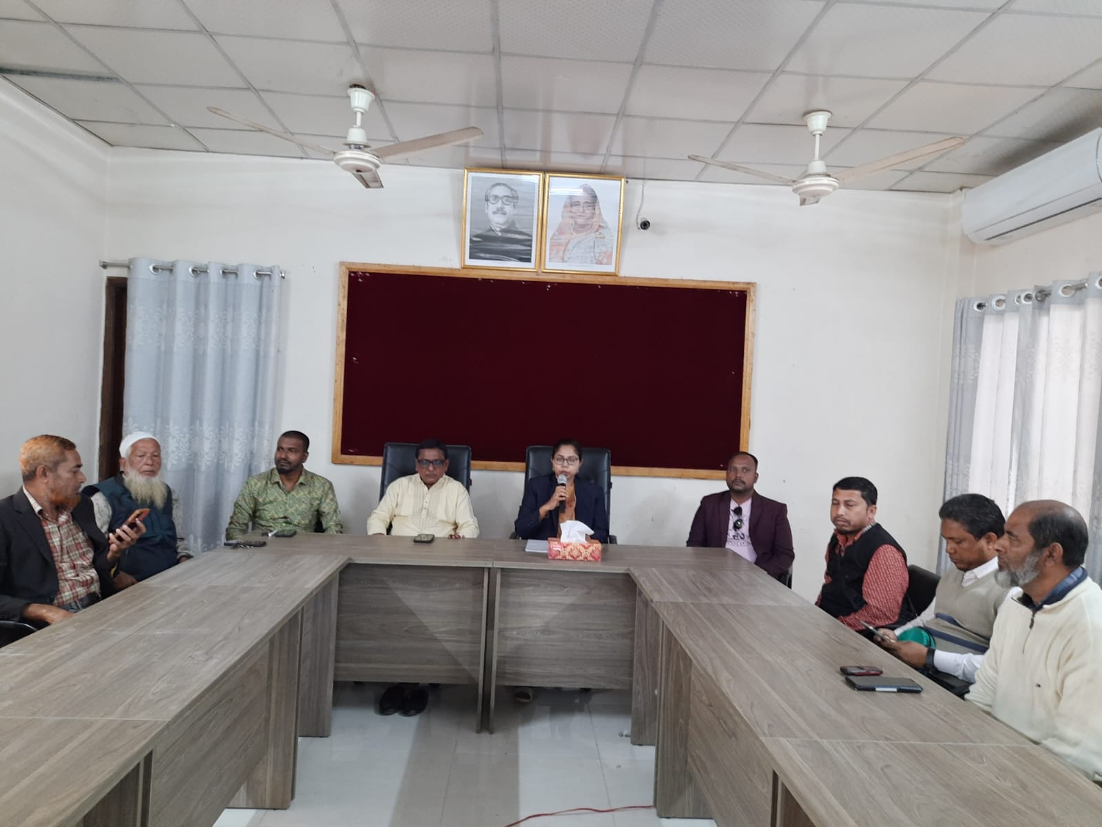 শায়েস্তাগঞ্জ উপজেলা নির্বাহী কর্মকর্তার সাথে সাংবাদিকদের মতবিনিময়