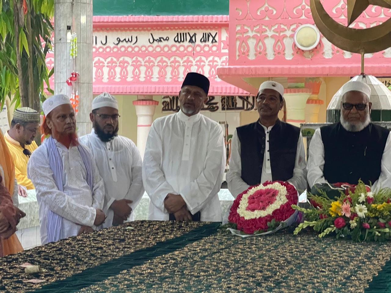 মোজাম্মেল হক মন্ত্রীর চুনারুঘাটে মুড়ারবন্দ দরগাহ জিয়ারত