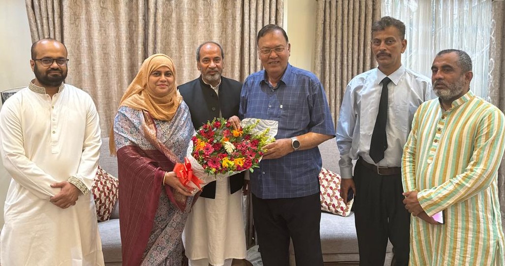 কৃষিমন্ত্রীকে জেলা পরিষদ হবিগঞ্জ চেয়ারম্যানের ফুলেল শুভেচ্ছা