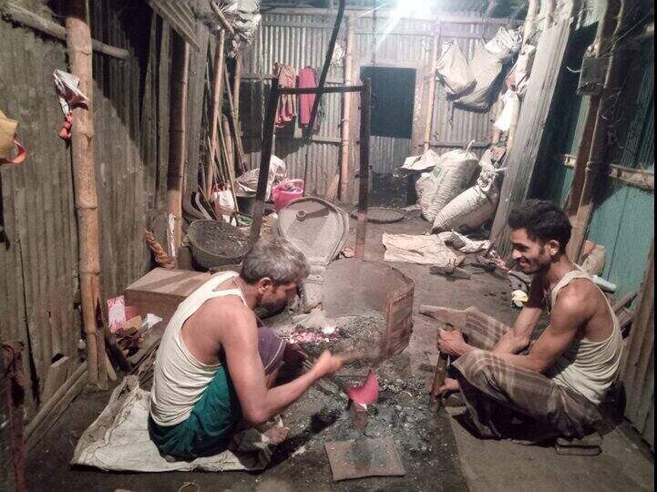 নবীগঞ্জে ঈদুল আজহাকে সামনে রেখে ব্যস্ত কামার শিল্পীরা