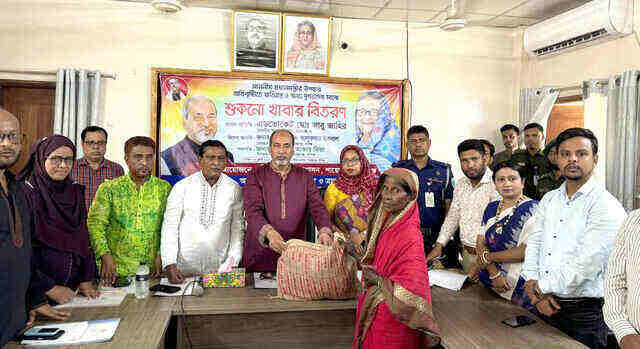 শায়েস্তাগঞ্জে খাদ্যসামগ্রী বিতরণ করলেন এমপি আবু জাহির
