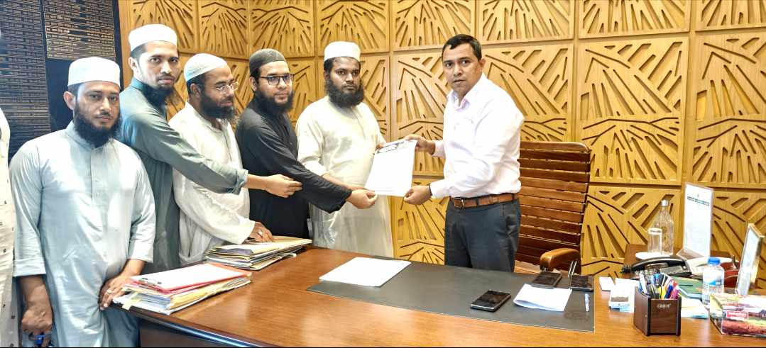 রাসূল (সা.)কে নিয়ে কটুক্তিকারীর শাস্তির দাবিতে স্মারকলিপি