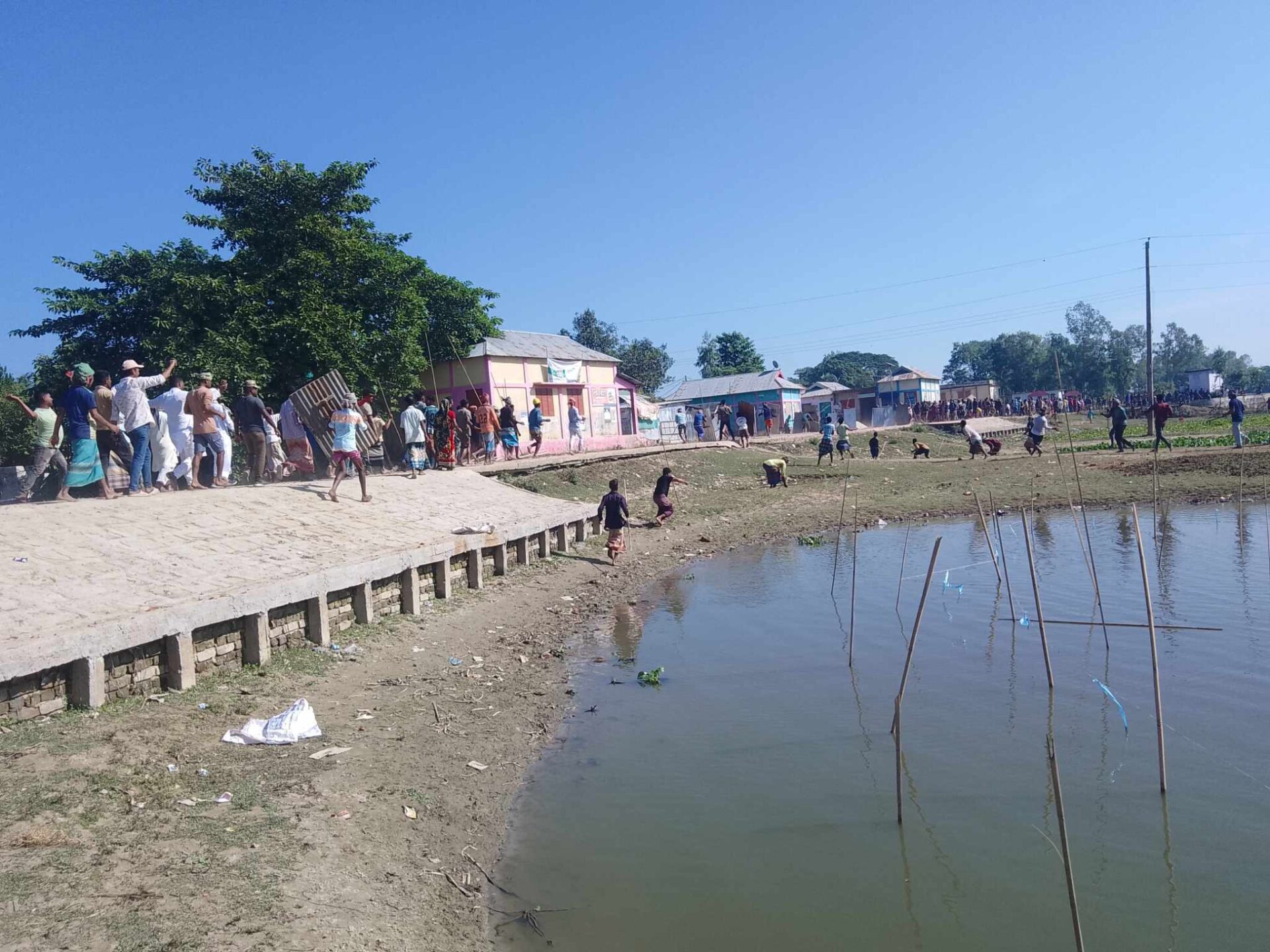 আজমিরীগঞ্জে কোটি টাকার হিসাব নিয়ে সংঘর্ষে ওসিসহ অর্ধশতাধিক আহত; ১১ জন আটক