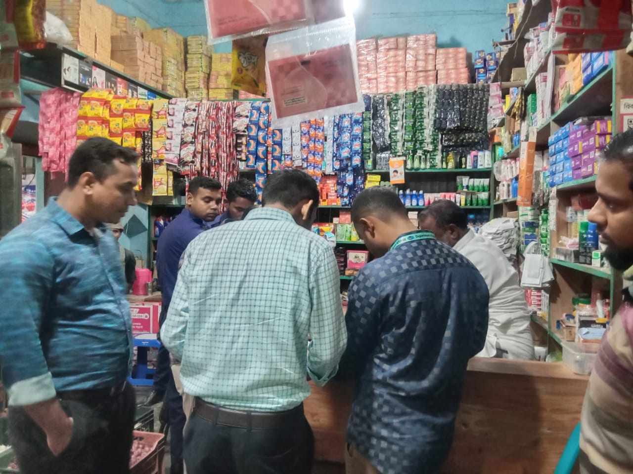 আজমিরীগঞ্জে মোবাইল কোর্টের অভিযানে পলিথিন জব্দ ও অর্থদন্ড