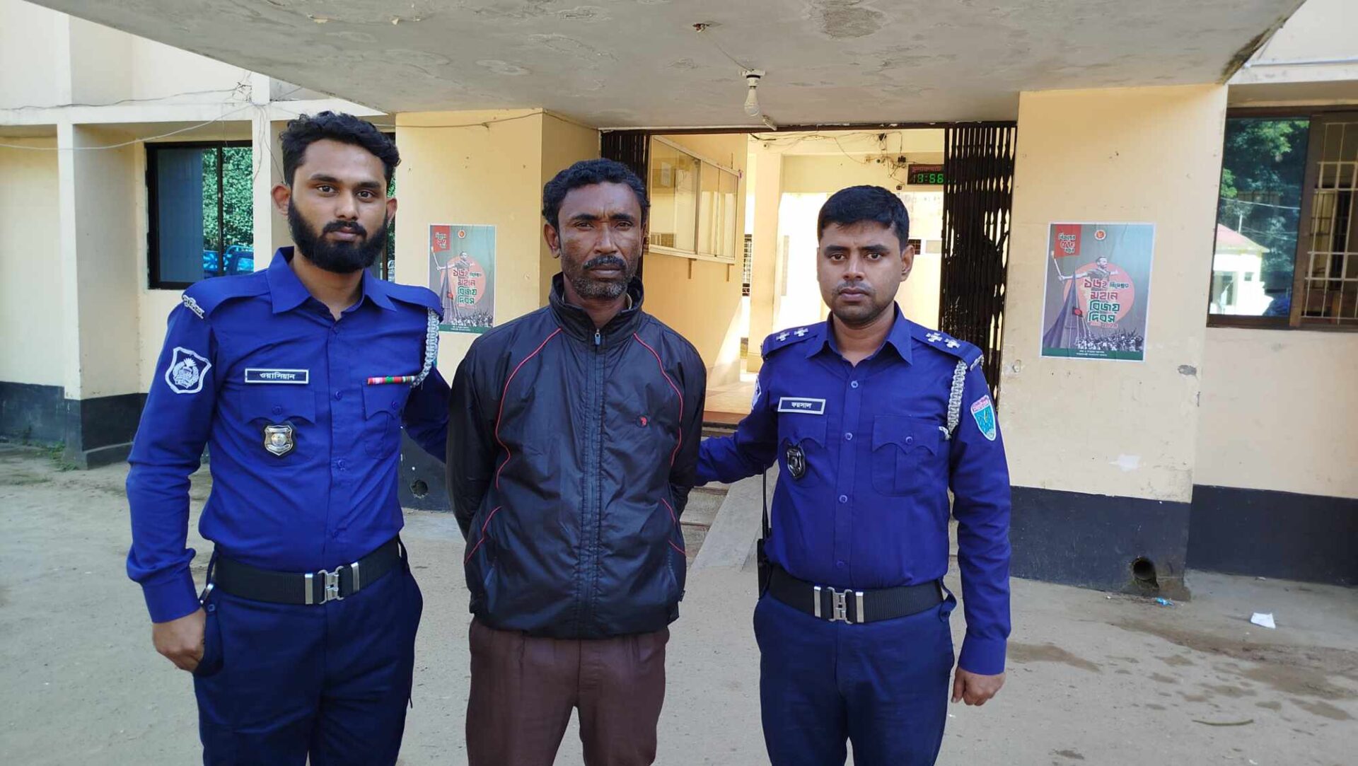 সীমান্তের ত্রাস গণধর্ষণ মামলার আসামী আবুল হোসেন আটক