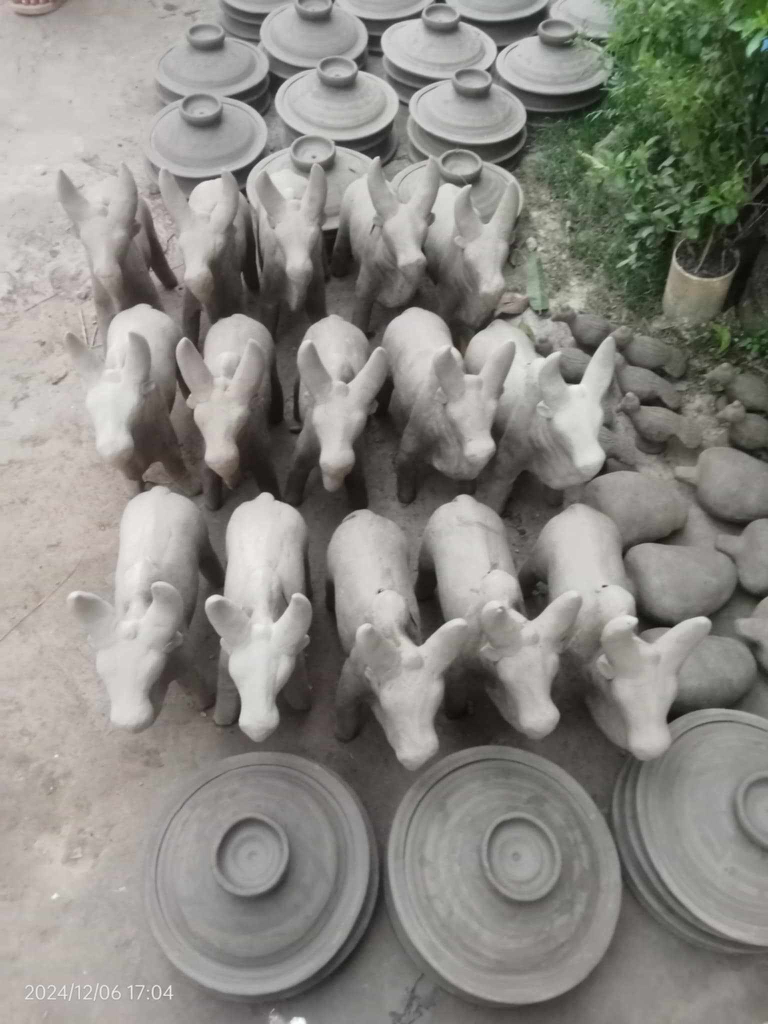 সারা বছর কদর না থাকলে ও ব্যাস্ত সময় পার করছে কুমারপাড়ার মৃৎশিল্পীরা