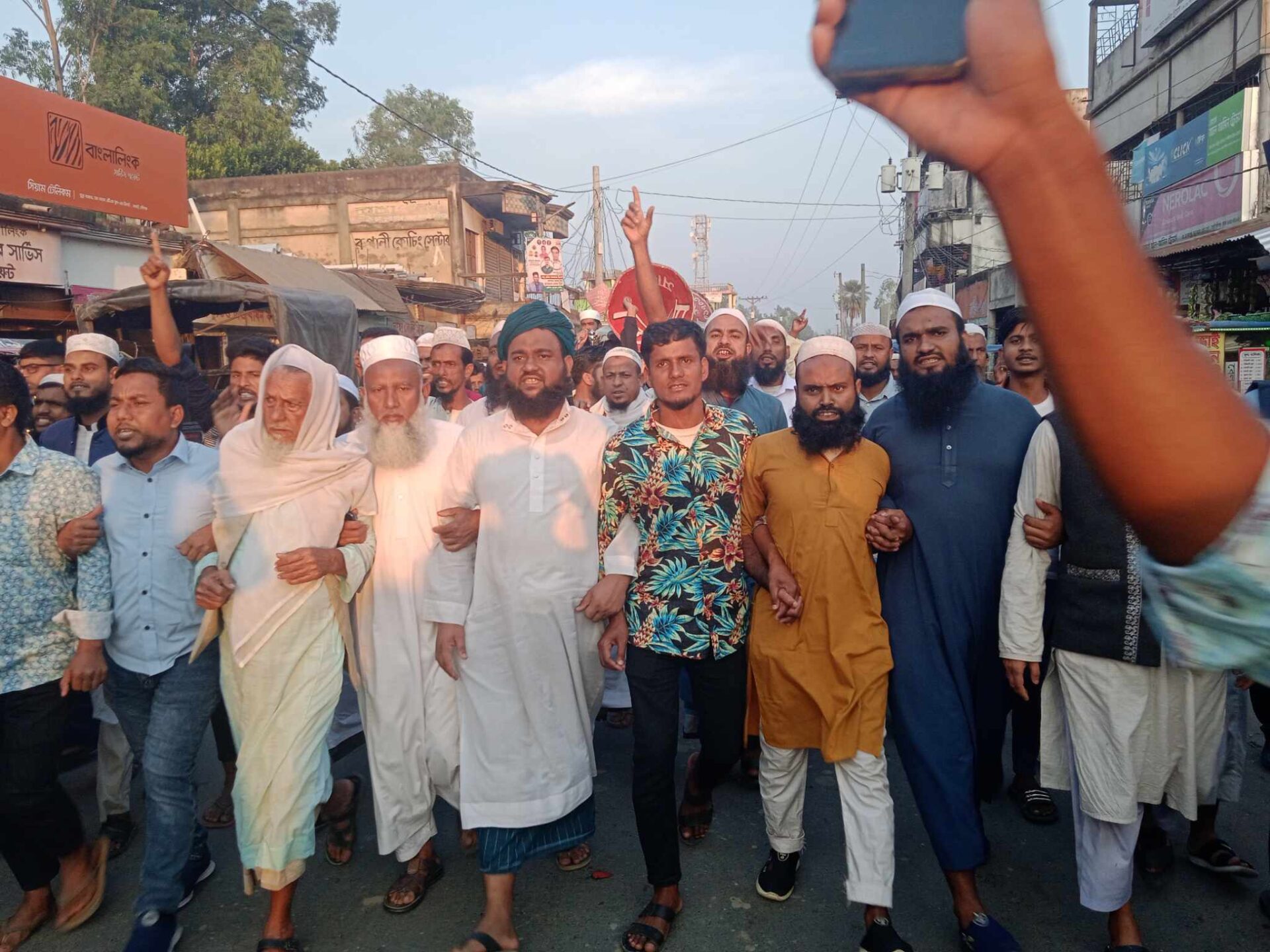 মহানবী (সা.) কে নিয়ে কটূক্তির প্রতিবাদে লাখাইয়ে বিক্ষোভ মিছিল