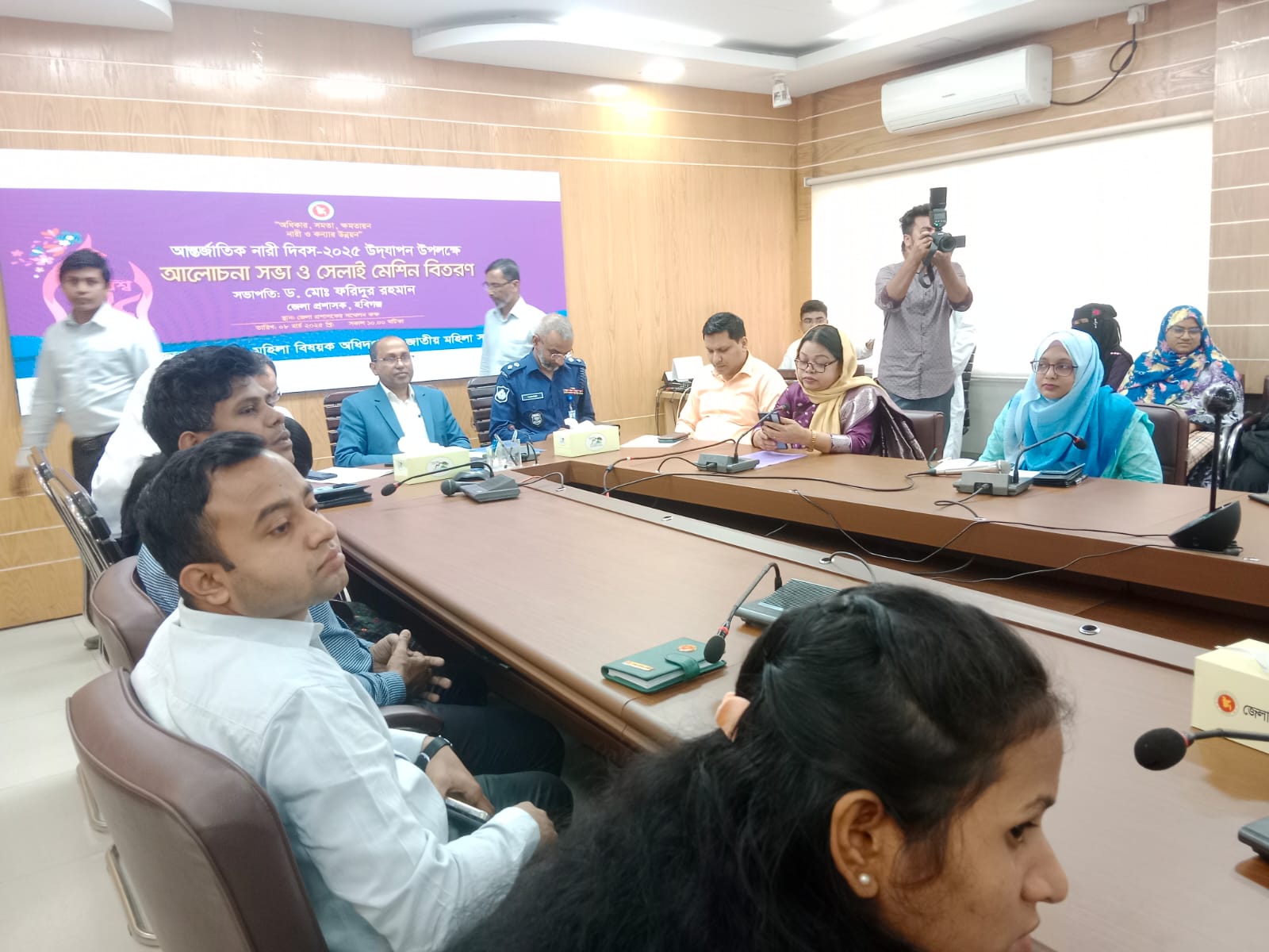 হবিগঞ্জে আন্তজার্তিক নারী দিবস উপলক্ষে আলোচনা সভা ও সেলাই মেশিন বিতরণ