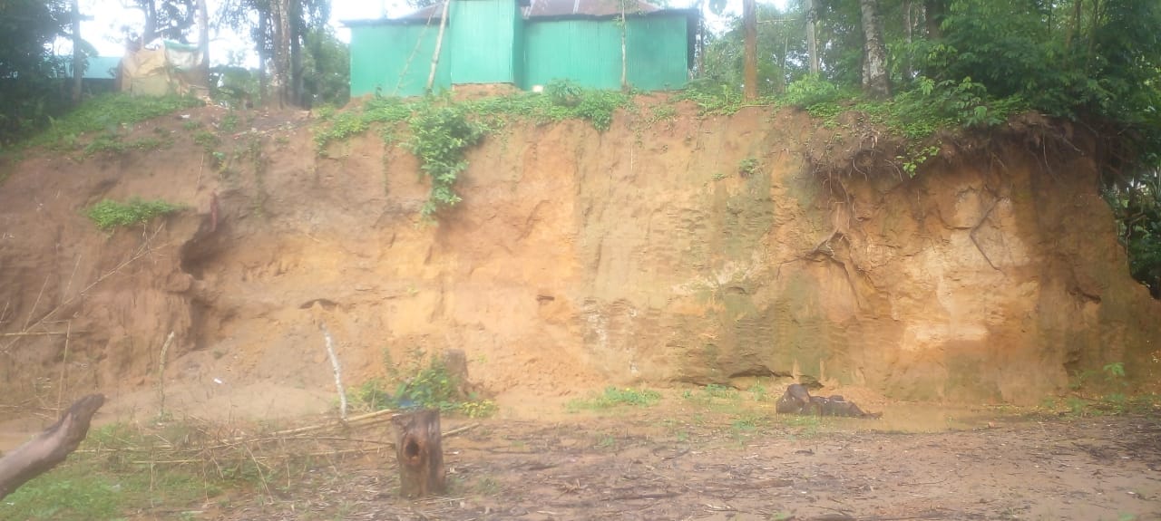 চুনারুঘাটে বালু উত্তোলন ও মাটি বিক্রির মহোৎসব !! বসত- বাড়ি হুমকির মুখে