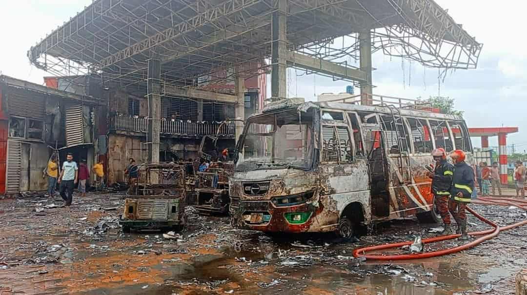 নবীগঞ্জে সিএনজি রিফুয়েলিং স্টেশনে ভয়াবহ অগ্নিকাণ্ড: ৯ অটোরিকশা, বাস ও ২ মোটরসাইকেল ছাই