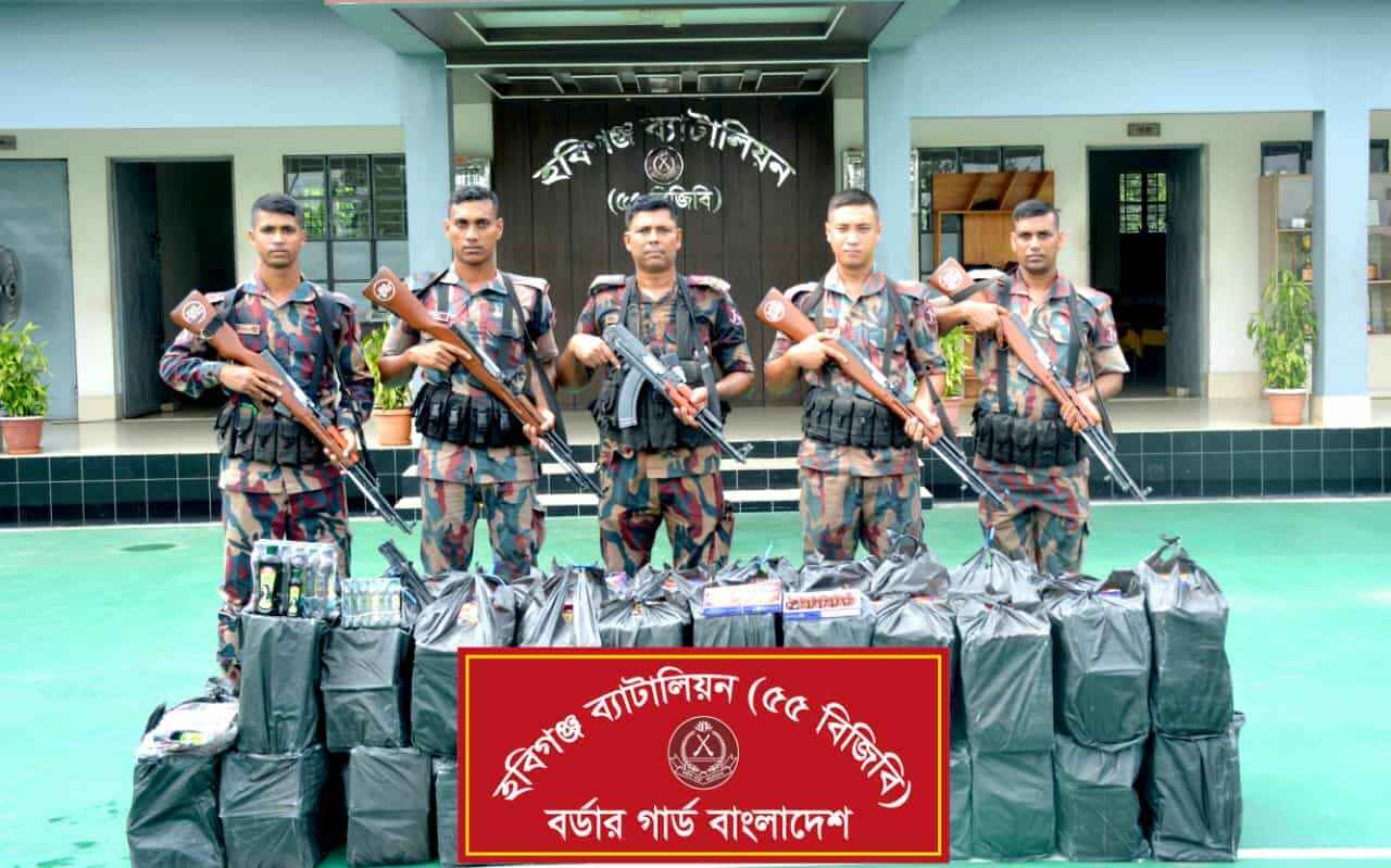 ৫৫ বিজিবির সীমান্তে অভিযানে মাদক ও ভারতীয় মালামাল উদ্বার