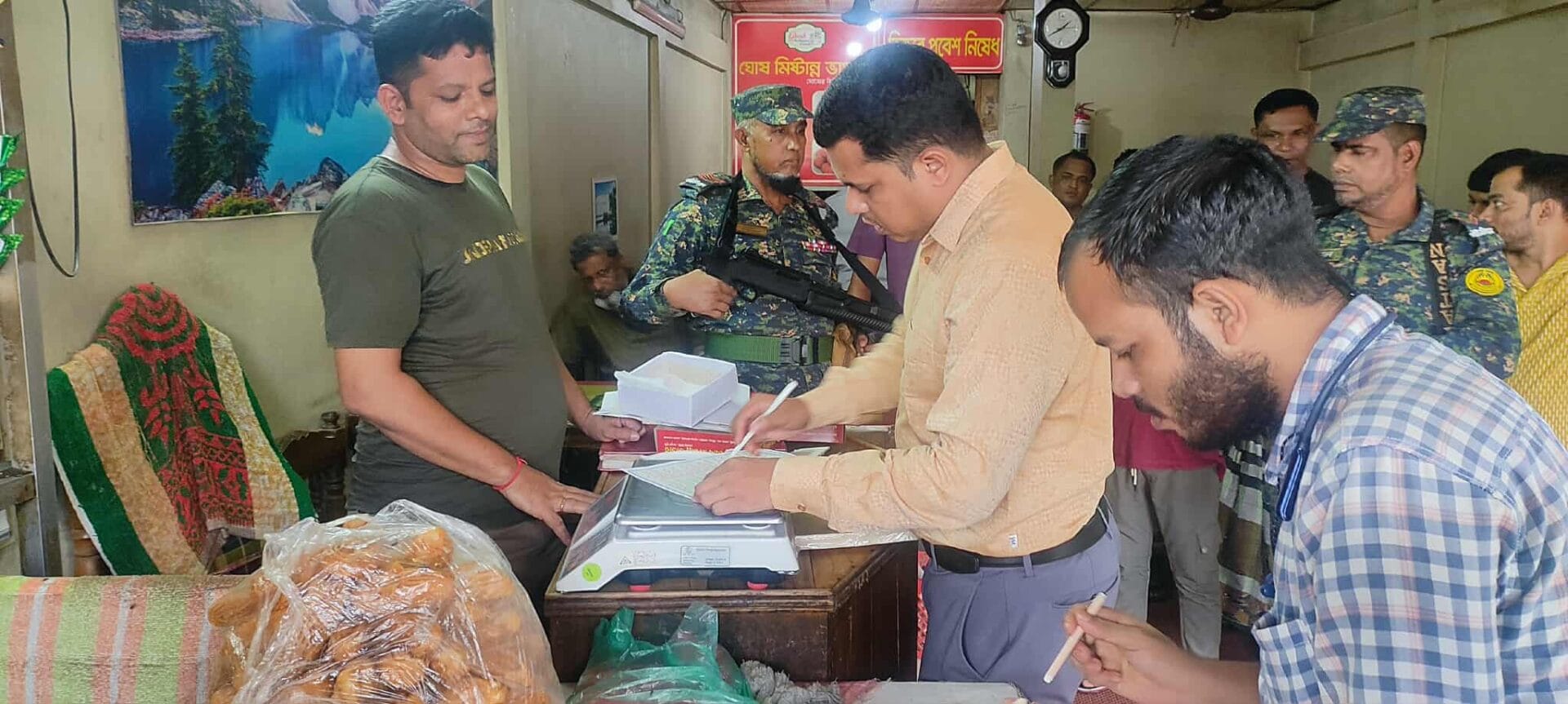 নবীগঞ্জে মিষ্টি ওজনে কম দেওয়ায় ঘোষ মিষ্টান্ন ভান্ডারকে ২০ হাজার টাকা জরিমানা