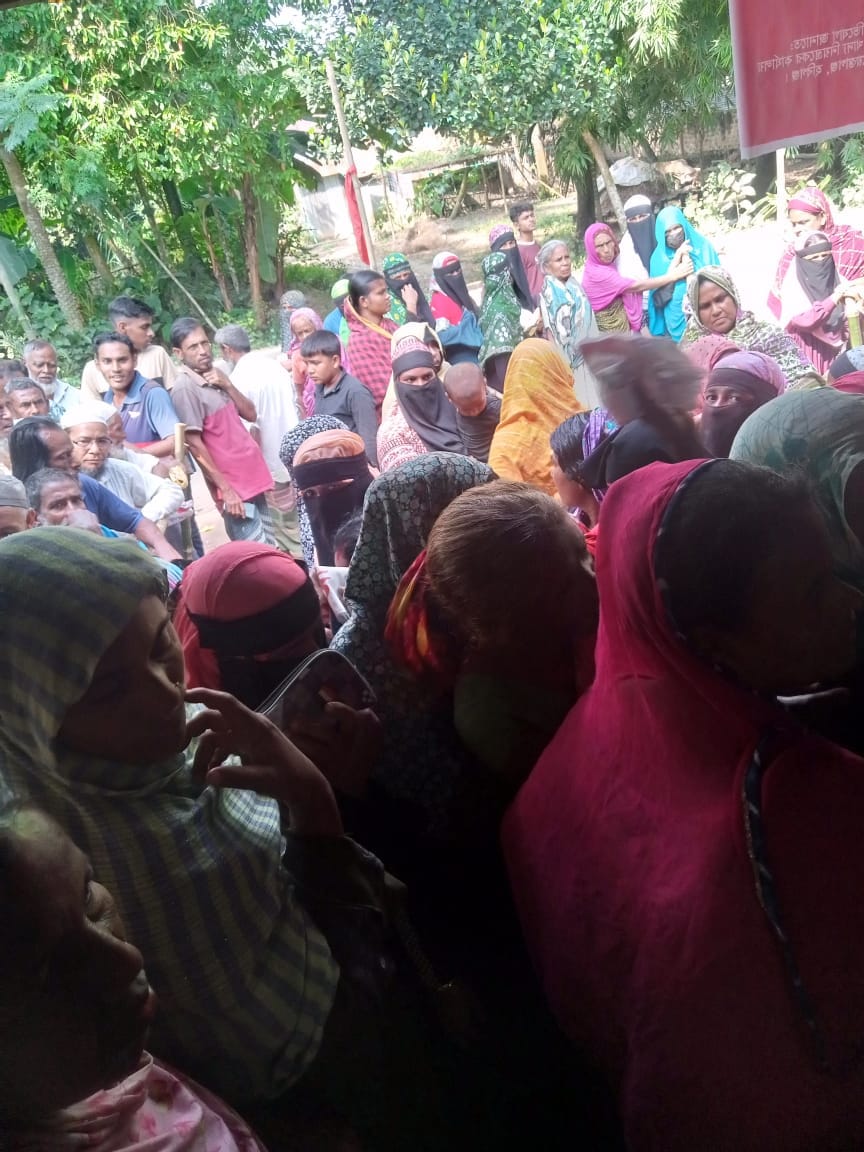 শায়েস্তাগঞ্জে ওএমএস আটার চাহিদা বেশি, বরাদ্দ কম — খালি হাতে ফিরছেন নিম্ন ও মধ্যবিত্ত মানুষ