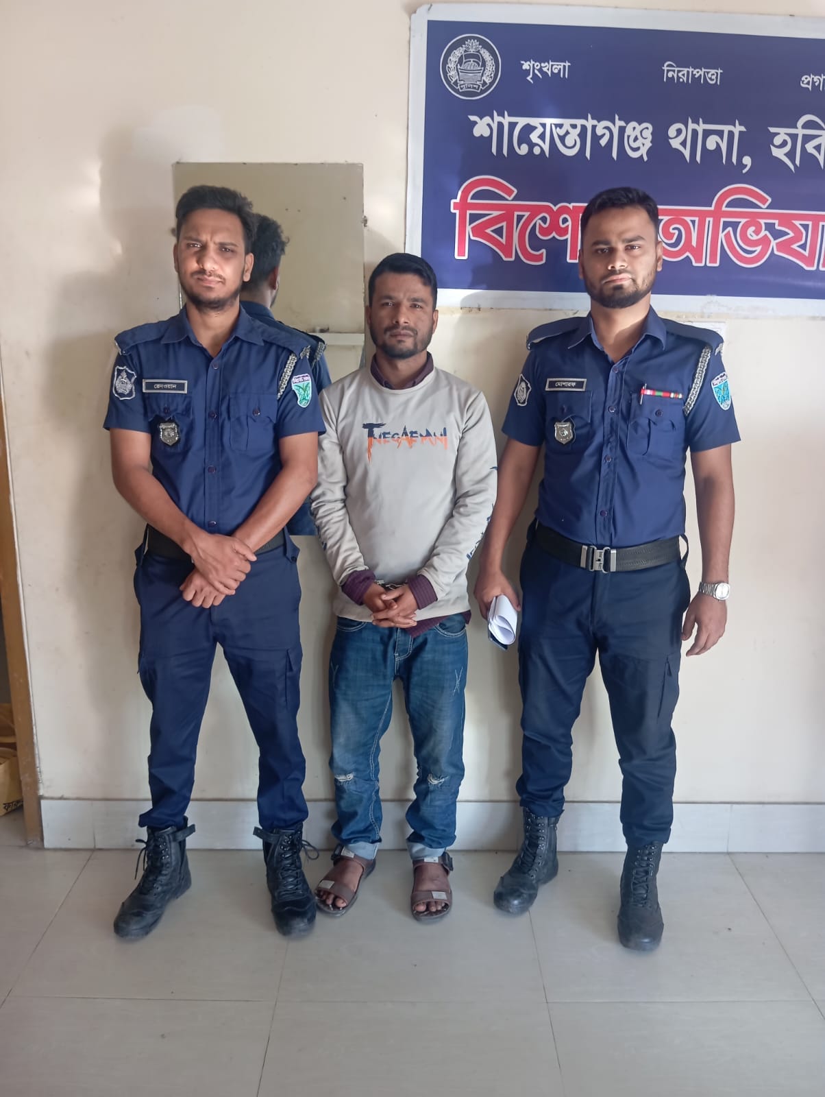 শায়েস্তাগঞ্জে পুলিশের বিশেষ অভিযান ‘ডেভিলহান্ট’-এ আওয়ামী লীগ নেতা গ্রেপ্তার