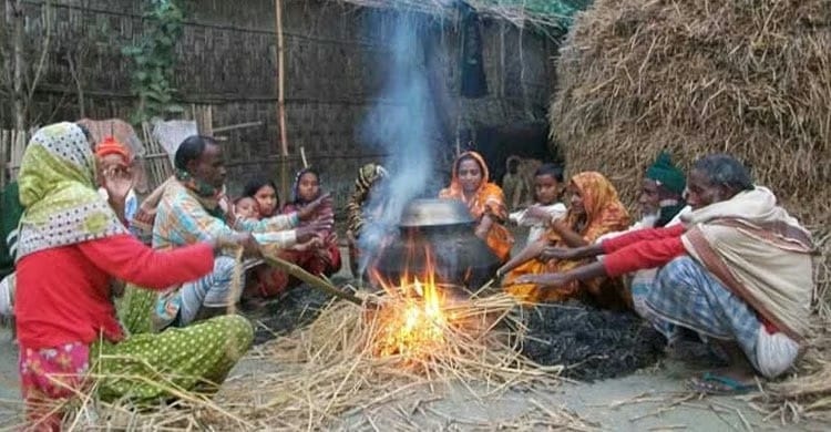 তীব্র শীতে আগুন পোহাতে ধুম, দুর্ভোগে হবিগঞ্জের গ্রামাঞ্চলের মানুষ