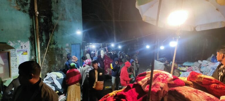 নবীগঞ্জে তীব্র শীতপ্রবাহ, শীতের কাপড় কিনতে দোকানগুলোতে উপচে পড়া ভিড় – Habiganj News নবীগঞ্জে তীব্র শীতপ্রবাহ, শীতের কাপড় কিনতে দোকানগুলোতে উপচে পড়া ভিড় – Habiganj News