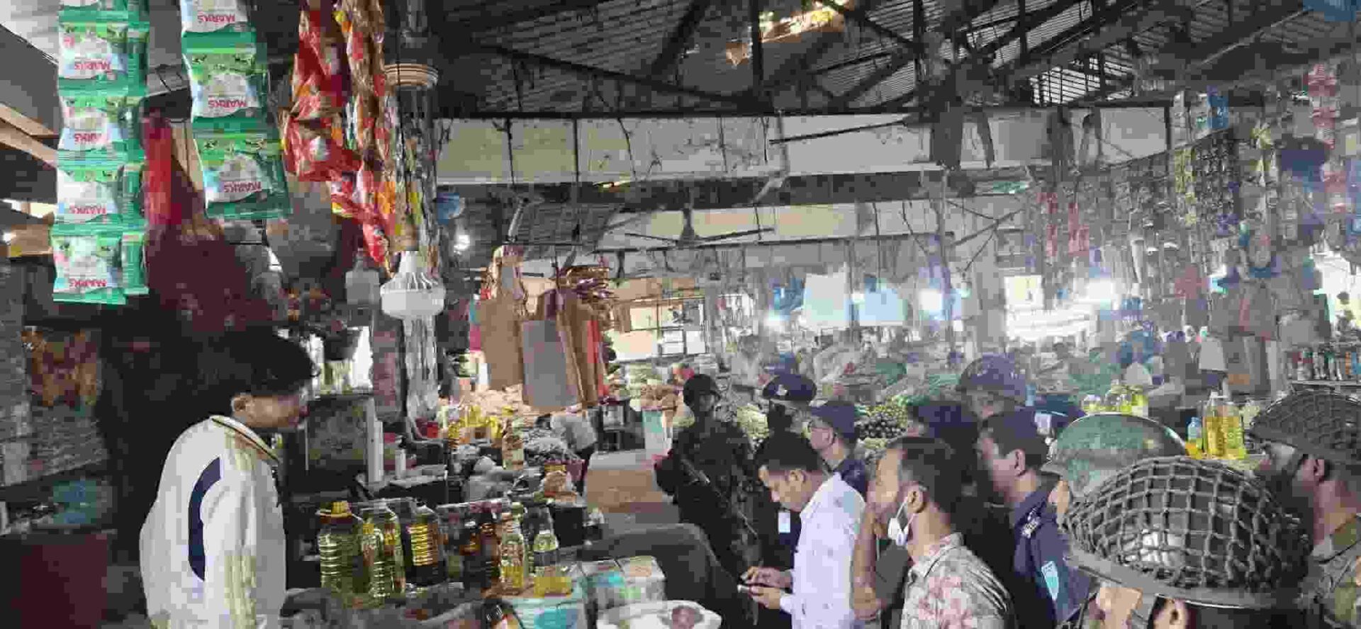 শায়েস্তাগঞ্জে ভ্রাম্যমান আদালতের অভিযান, জরিমানা ৪৩ হাজার টাকা শায়েস্তাগঞ্জে ভ্রাম্যমান আদালতের অভিযান, জরিমানা ৪৩ হাজার টাকা