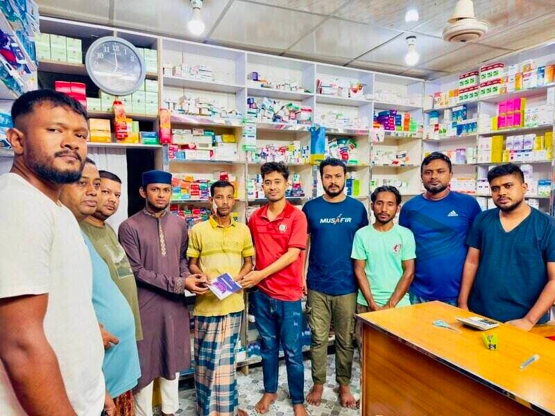 ক্যান্সার আক্রান্ত শফিকের কঠিন সময়ে পাশে মোফাজ্জল হোসেন ইমন, সহায়তায় এগিয়ে আসছেন আরও অনেকে ক্যান্সার আক্রান্ত শফিকের কঠিন সময়ে পাশে মোফাজ্জল হোসেন ইমন, সহায়তায় এগিয়ে আসছেন আরও অনেকে